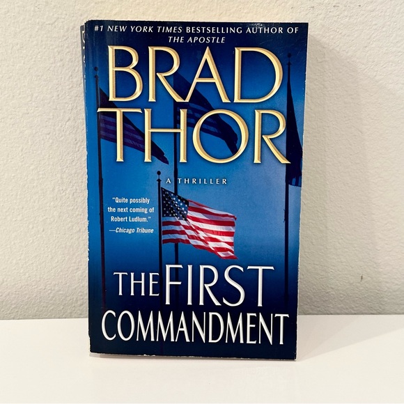 The First Commandment by Brad Thor - Picture 2 of 8